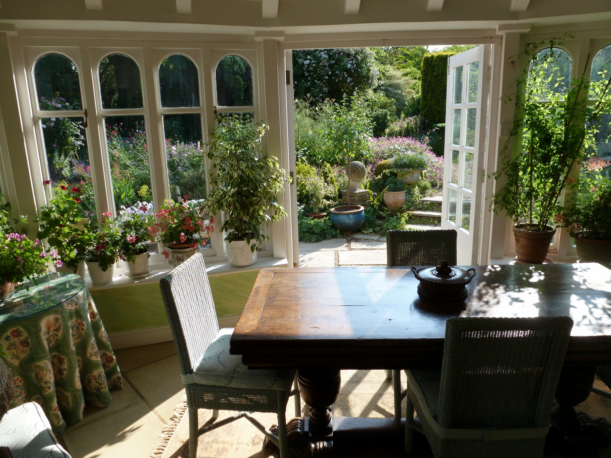 Breakfast and evening meals can be served in the conservatory